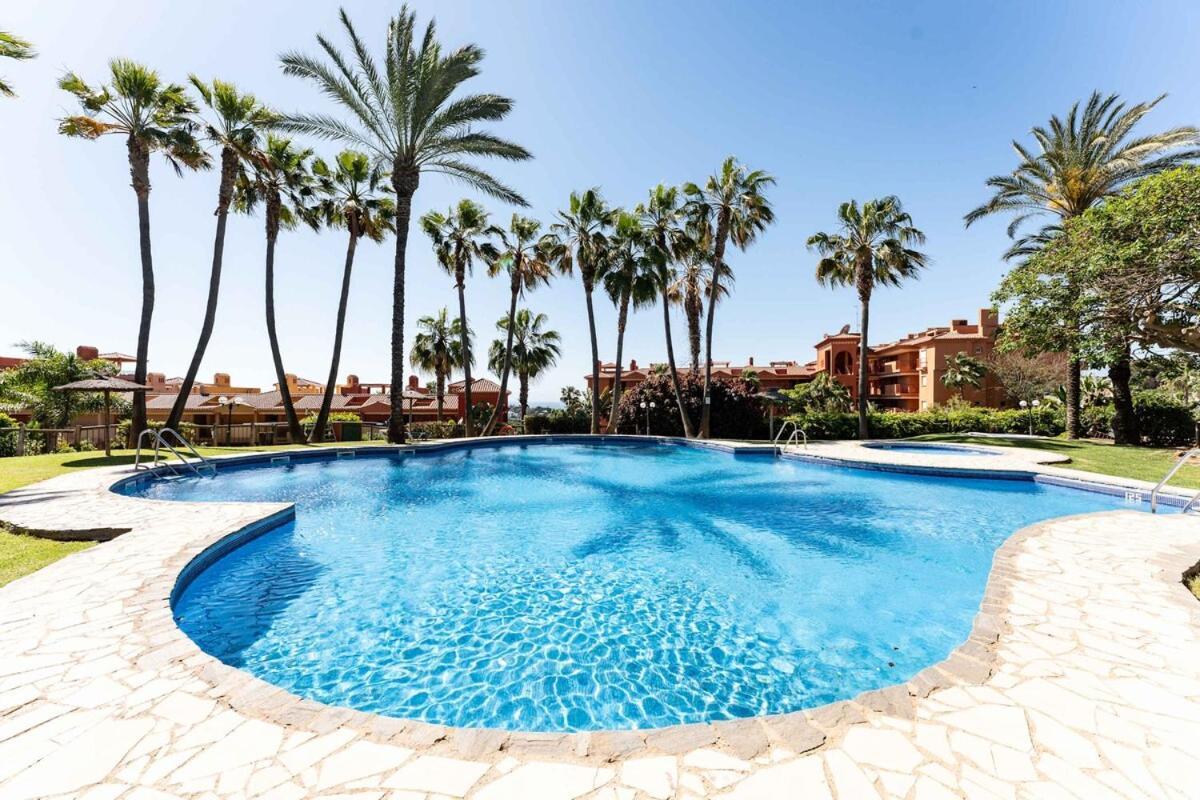 Apartmento En Con Acceso Directo A La Piscina! Marbella